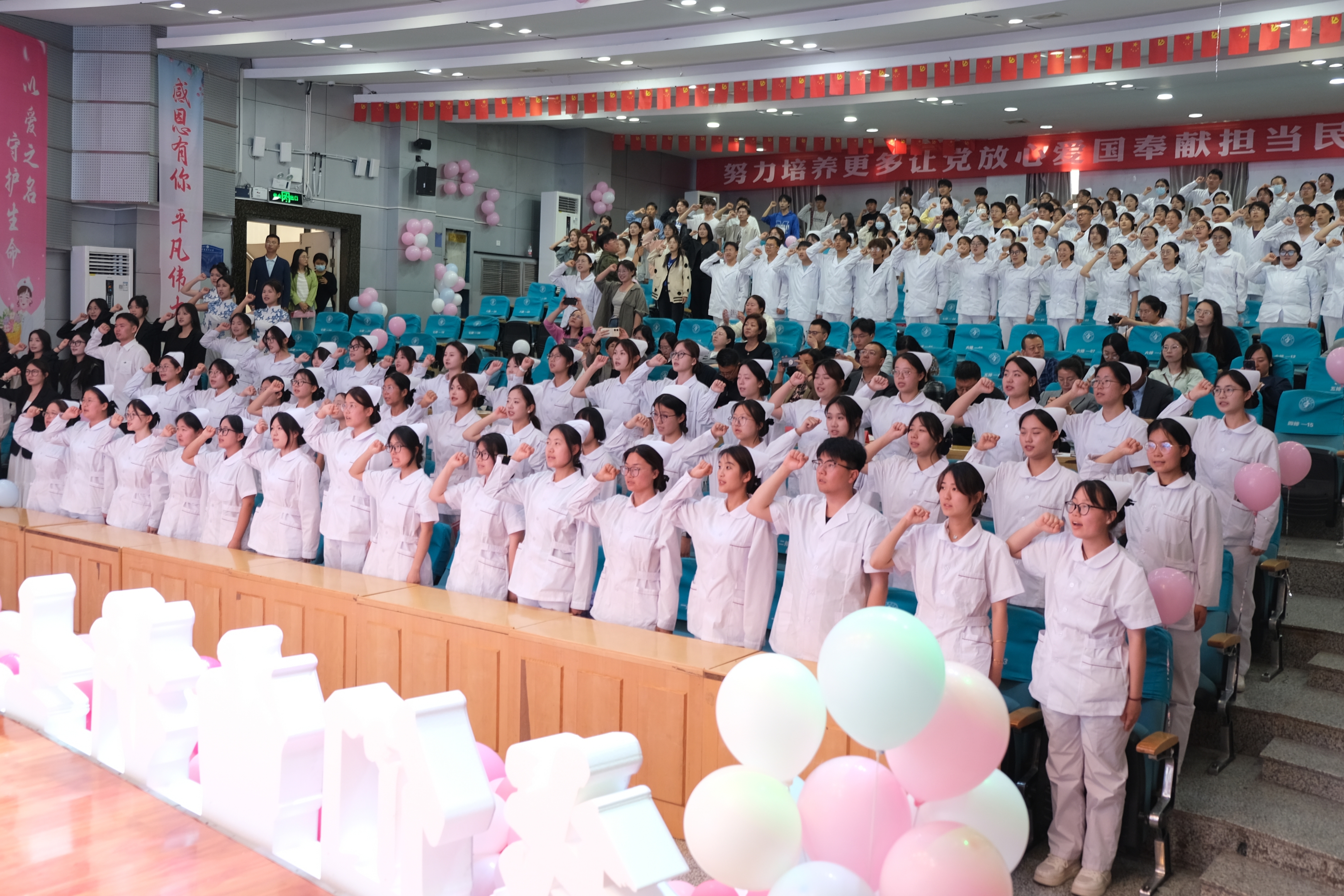 人民日报：澳门开彩结果记录查询举办2025年“5·12”国际护士节庆祝大会